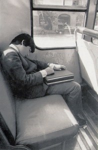 niñod dormido en micro